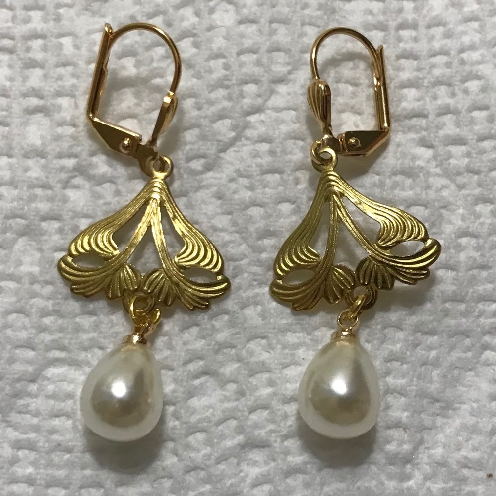 Crimson Peak Edith Cushing Gothic Gold Butterfly Pearl Earring Handmade Replicas - Picture 9 of 13